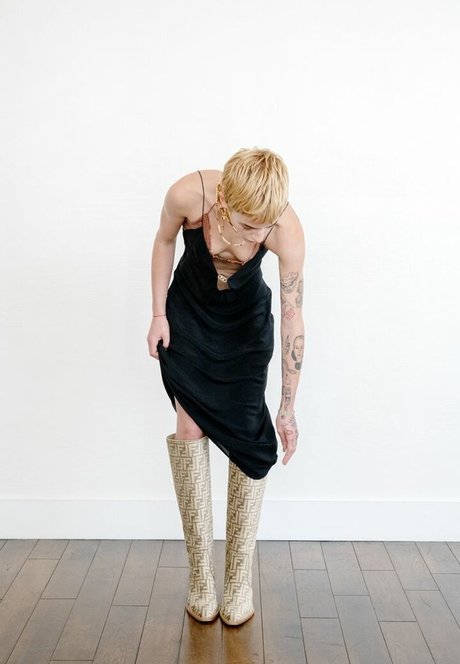 Esther McGregor 裸のモデル 写真