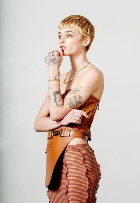 Esther McGregor ヌードモデル 画像