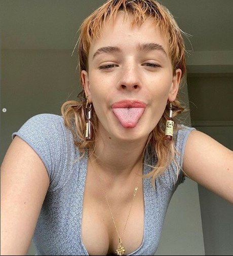 Esther McGregor xxxモデル 写真