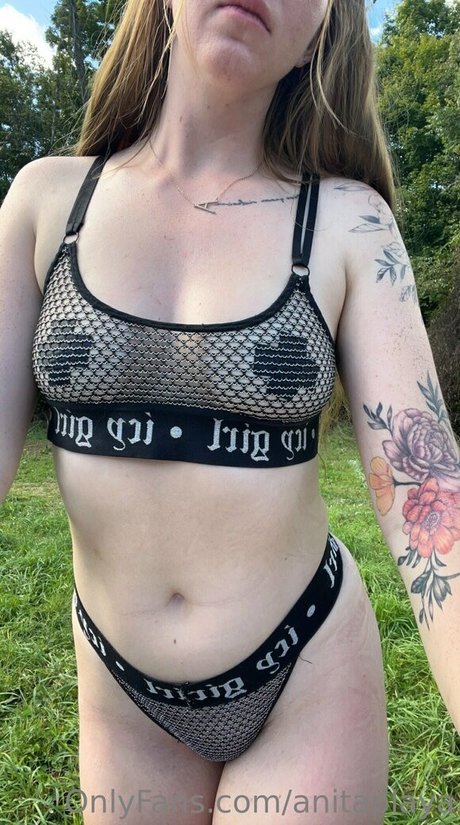 Anita Playa トップポルノスター 写真