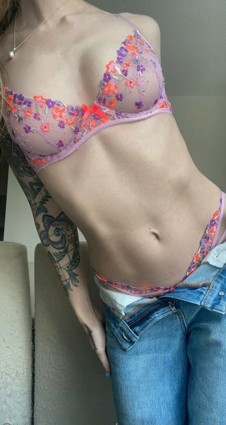 アジアン潮吹き オンリーファンズ エロ 画像