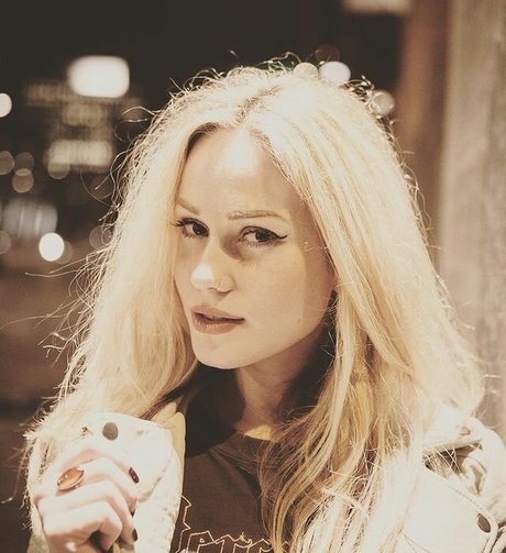 Sandra Gentvainyte 独占女優 ギャラリー