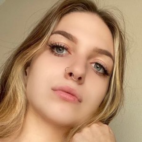 Carly Cox アダルトモデル 写真