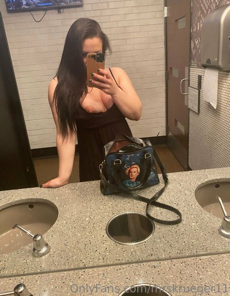 Callmemrskrueger エロティック女優 写真