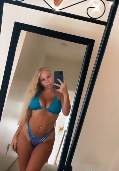 Savanna Calderone トップ女優 ギャラリー