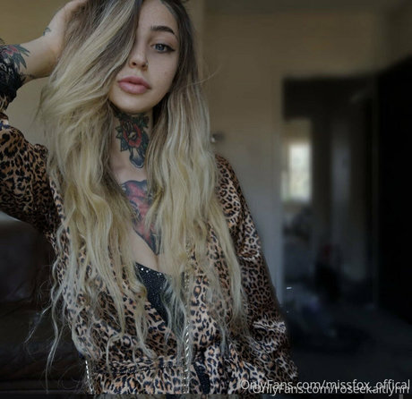 コスプレ フェムボーイ オンリーファンズ ヌード 写真