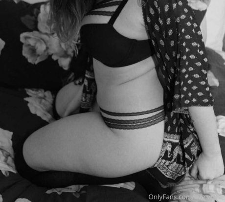 eve white ポルノスター ヌード 画像