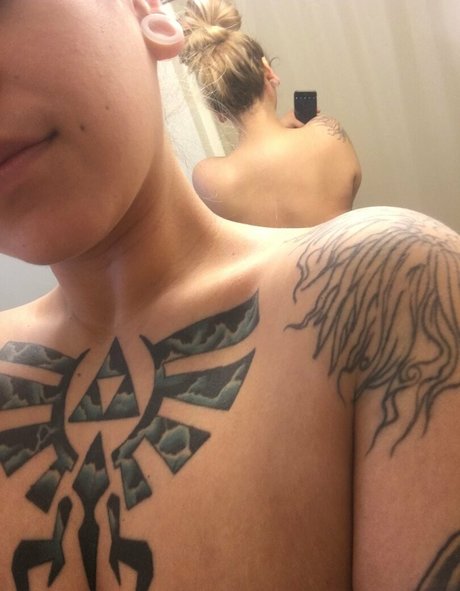 射精自撮りオンリーファンズ 美しい裸 写真