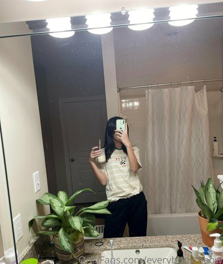 everybodymeow ポルノ女優 画像