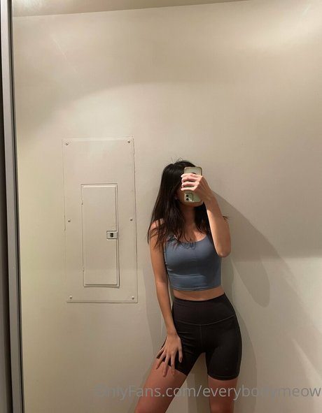 ティックトックスター オンリーファンズ xxx 写真