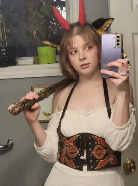 乳首 オンリーファンズ アートヌード 画像