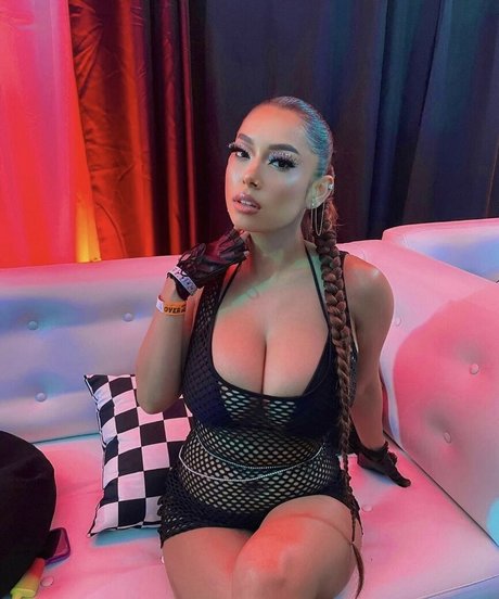 Thestarvasquez セクシーモデル 写真