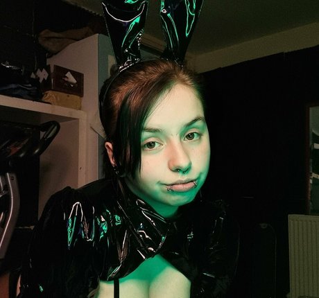 ヌード熟女オンリーファンズ ホット裸 写真