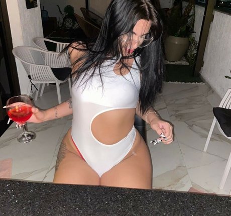 Vitoria Bornoll スター ヌード 画像