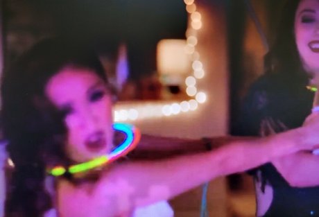 Brenda Song ポルノスター アート アーカイブ