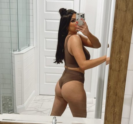 Cassie Lee and Jessica Mckay ホットなポルノスター 写真