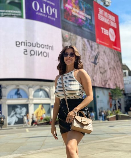 Anah Elisa スター 裸 ギャラリー