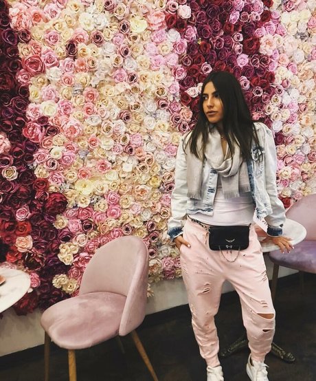 Meshi Malka セックスモデル 写真