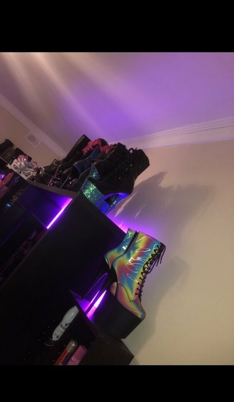 ラテン系ソロオンリーファンズ エロチック 写真