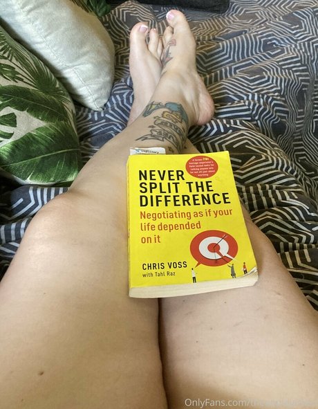 セクシーなブルネットのオンリーファンズ アートxxx アーカイブ