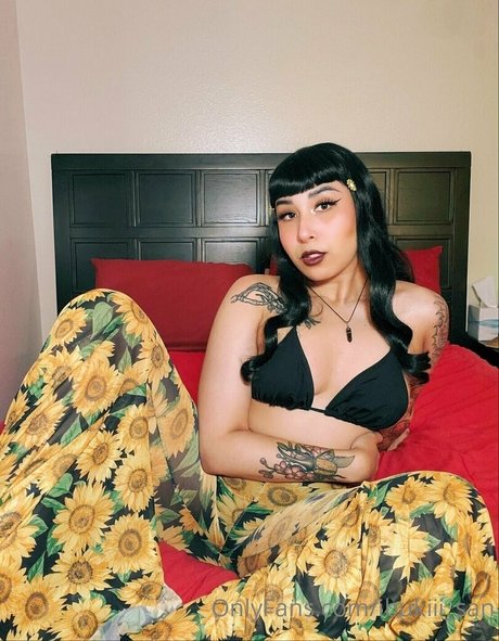 老母オンリーファン ホット裸 写真