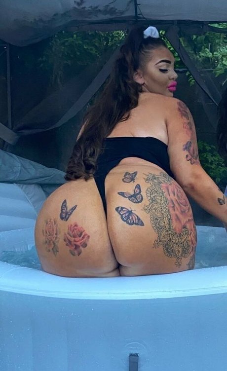 naughtybitchhh8 ヌードスター 画像