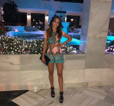 Maddie Curry スター ヌード 写真