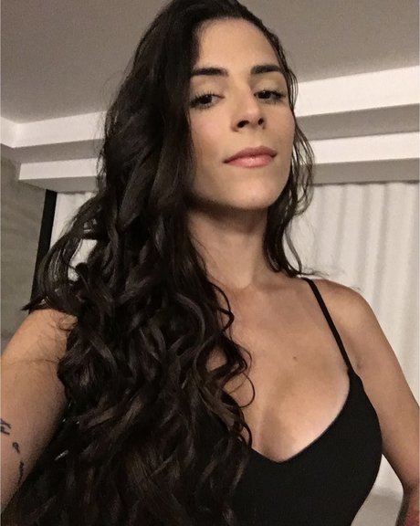 Mariana Vasconcelos アートスター 写真