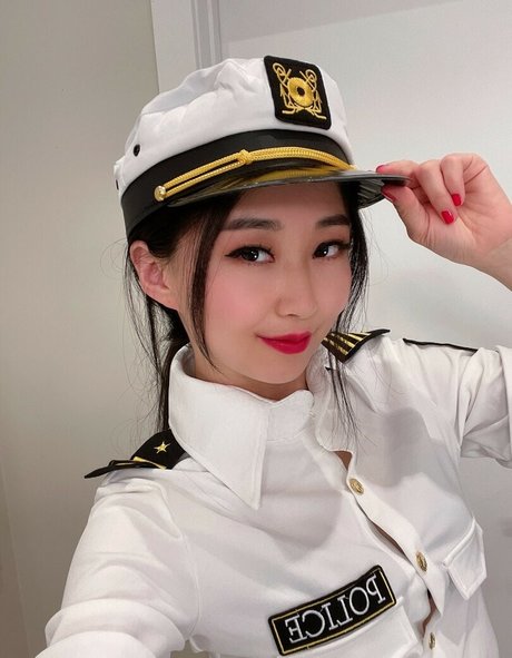 黒髪の熟女オンリーファンズ ホット裸 画像