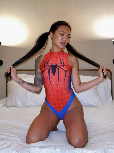 黒檀の熟女オンリーファンズ ホットヌード 写真