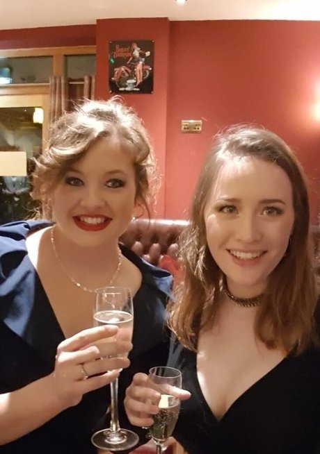 ぽっちゃりカップルオンリーファンズ アートヌード 画像