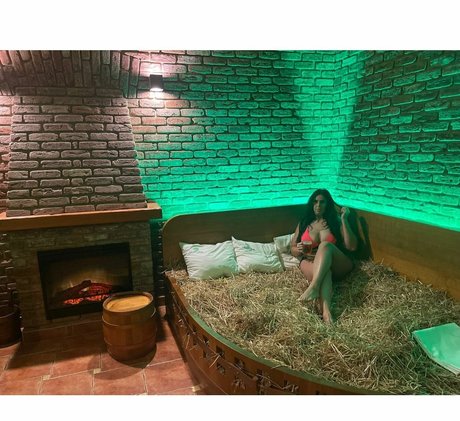 Katrina Louise Paul ポルノスター xxx 写真