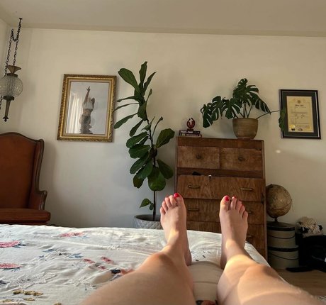 Mekenna Melvin セクシーなスター ギャラリー