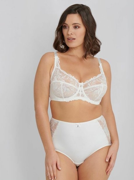 黒人3P オンリーファンズ 美しい裸 画像