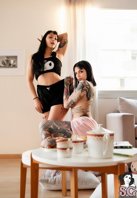 ぽっちゃりカップルオンリーファンズ 美しい裸 写真