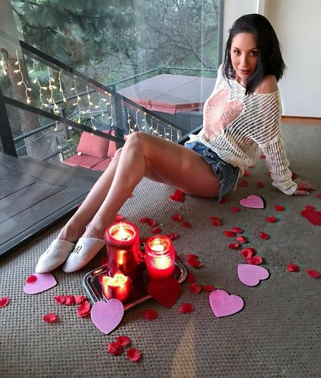 金髪のホットな妻オンリーファンズ ホットポルノ 画像