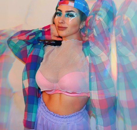 Vai Monroe ポルノスター 独占 画像