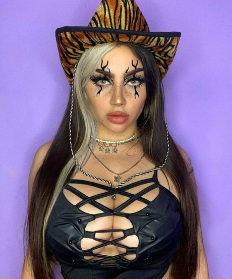 Vai Monroe ヌードスター ギャラリー