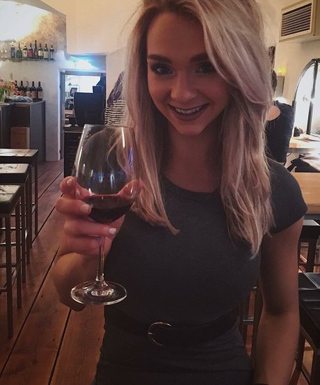 レズビアンマッサージオンリーファンズ 無料 写真