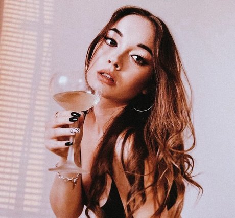 Naomy J かわいいポルノスター 写真