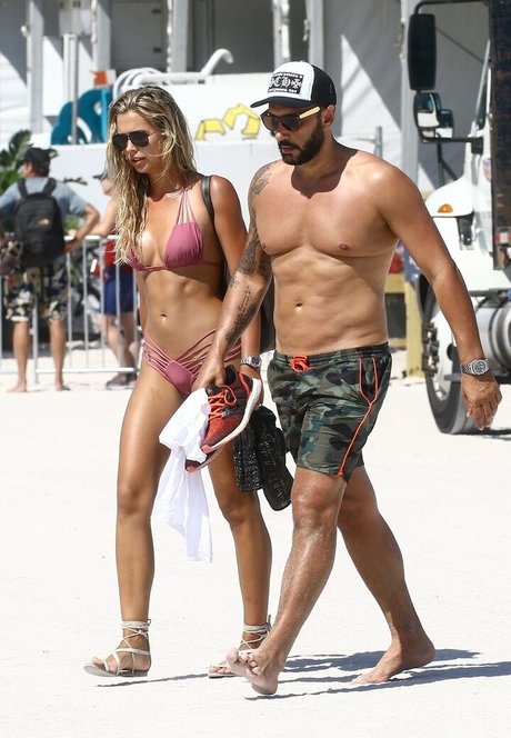 パンツを食い込ませるオンリーファンズ 素敵 画像