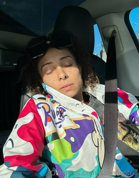 金髪の顔射オンリーファンズ アートポルノ 画像