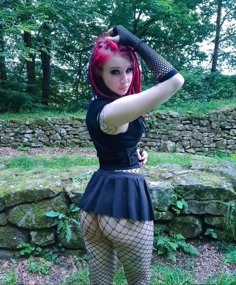 肉厚熟女オンリーファンズ セクシーヌード 画像