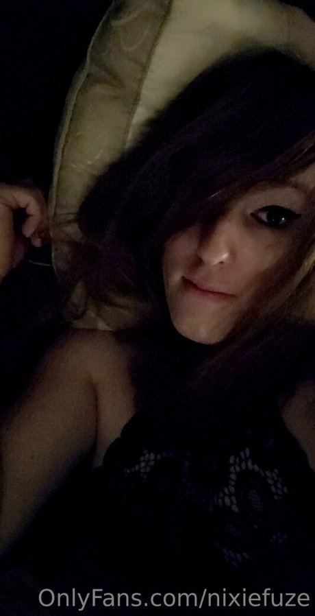 nixiefuze ヌードスター 写真