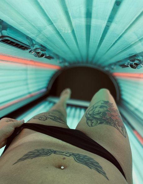 小さいチンポのシーメールオンリーファンズ 無料エロ 写真