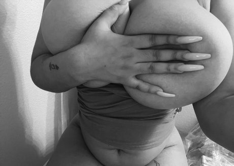 曲線美のxxx オンリーファンズ えろた ギャラリー