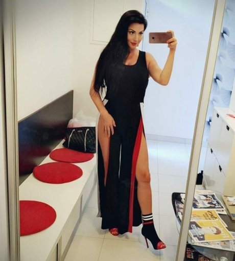 Rita Kyslinger ポルノスター 裸 写真