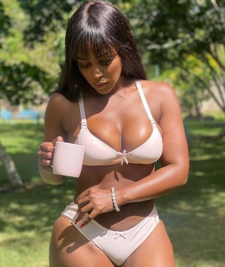 Amara La Negra エロティックなスター 写真