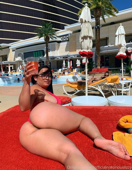 ぽっちゃりブロンドのオンリーファンズ えろ 写真