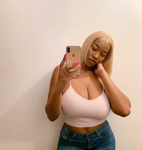 ランジェリーファックオンリーファンズ 美しい裸 画像